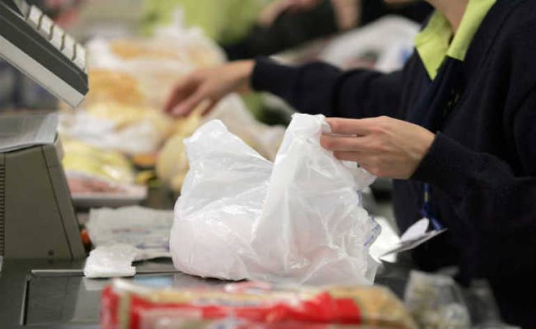 Lei proíbe distribuição de sacolas plásticas no Estado do Rio